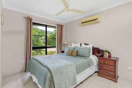 SENSATIONAL LIVING SPACE....SIZE & QUALITY - Photo 3