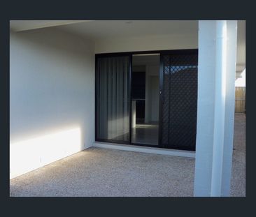 OPEN PLAN - SEPARATE LOUNGE - GREAT HOUSE - Photo 6