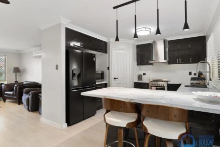 Fully Furnished 3x2 Home - Prime Location in Mandurah - Photo 5