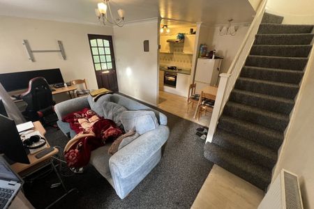 Winnington Close - Photo 3