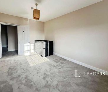 Flat D, Market Hill, Buckingham, Buckinghamshire, MK18 - Photo 2