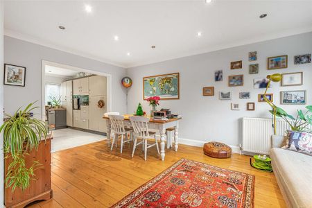 4 bedroom detached house to rent - Photo 4