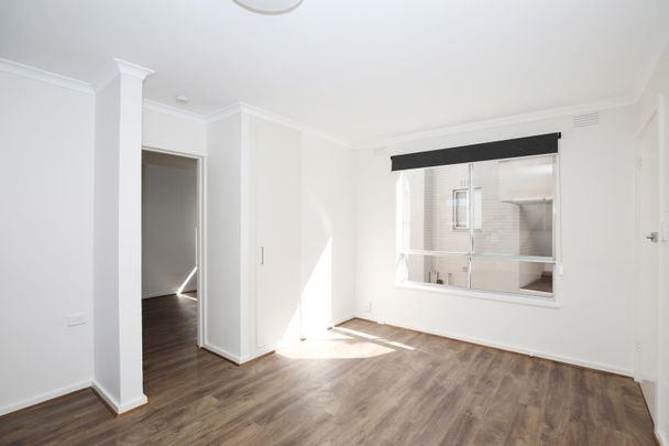 14/15 Royal Avenue, Essendon North VIC 3041 - Photo 1