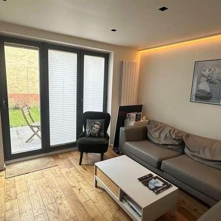 Penrose Grove, London, SE17 - Photo 1