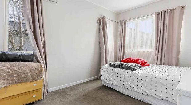 3 Bedroom house in central of Onehuga - Photo 1