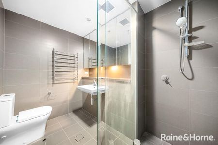 MODERN APARTMENT IN 'AUSTRALIA TOWER' - Photo 5