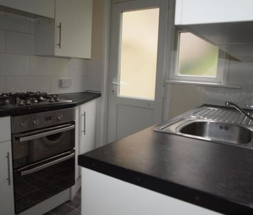 2 bedroom semi-detached house to rent - Photo 4