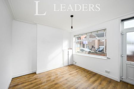 3 bedroom house to rent Leyton Avenue, Sutton-in-Ashfield, NG17 - Photo 2