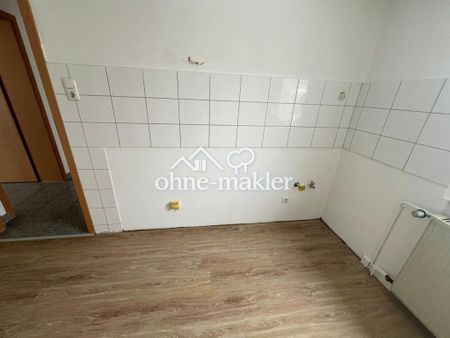 Moderne u. bezugsfertig renovierte 2 Zimmer Dachgeschosswohnung, stadtzentral, Garage - Photo 2