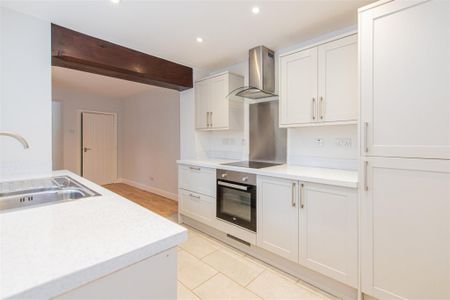 3 bed House - End Terrace To Let - Photo 4