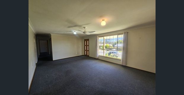 QUIET NEIGHBOURHOOD - Photo 1