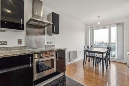 3 bedroom flat to rent - Photo 4