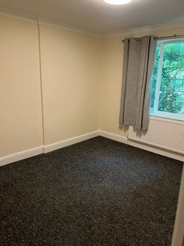 3 Bed Flat, Chesterfield Court, NW11 - Photo 3