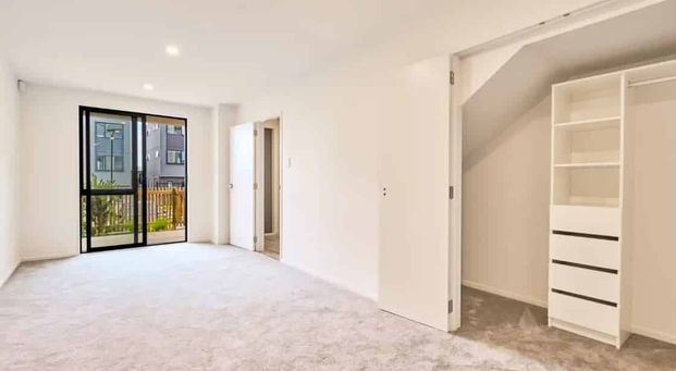 Private Self-Contained Studio in Modern Townhouse - Photo 1