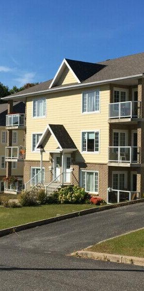 St-Romuald (Lévis), magnifique 4 ½ style condo -1er juillet 2026 - Photo 1