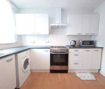 2 Bed Flat, Gorman Road, SE18 - Photo 2