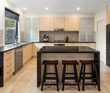 Modern Family Living with Space & Convenience - Walk to Beach - Wal... - Photo 5