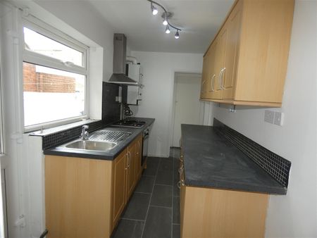 2 bed flat to rent in St Vincent Street, South Shields, NE33 - Photo 2