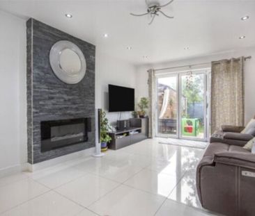 4 bedroom Detached house to rent - Photo 1