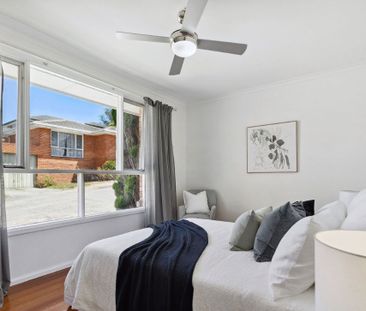 Impeccably Presented 2-Bedroom Unit in Sought-After Glen Waverley - Photo 4