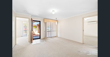 FAMILY HOME IN GREAT LOCATION! - Photo 4