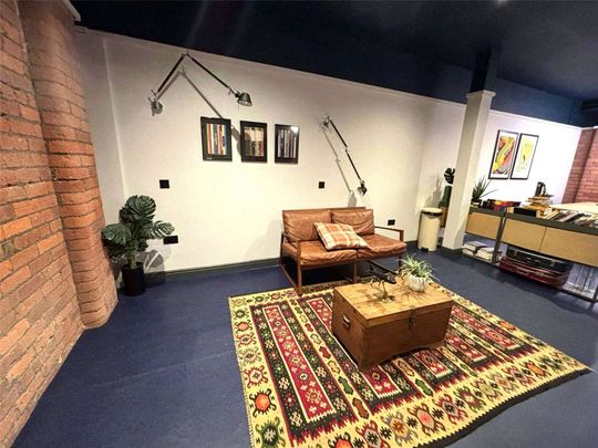 AVAILABLE NOW! Stunning Fully Furnished Studio Apartment at the Uncle Development, located in a prime M1 location. - Photo 1