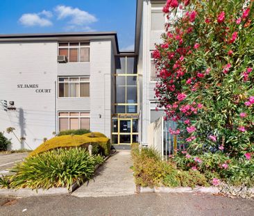 Charming Two-Bedroom Apartment in Prime Essendon Location - Photo 6