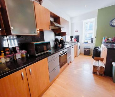 2 bedroom Flat To Let - Photo 5