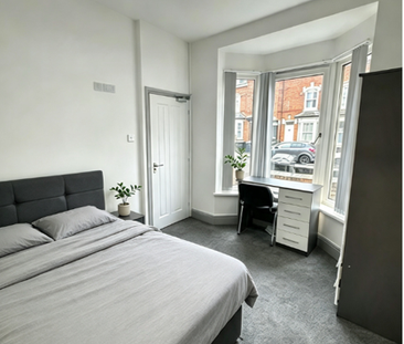 8 bedroom terraced house to rent - Photo 2