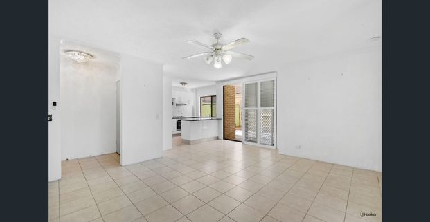 SPACIOUS TWO BEDROOM APARTMENT WITH HUGE OUTDOOR DECK - WALK TO BEACH! - Photo 1