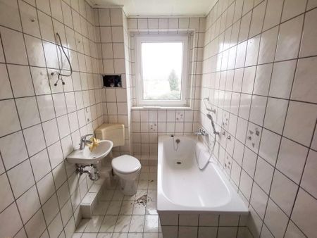 Handwerkerwohnung mit Balkon - 3 RW im 1.OG - günstige Miete durch Selberrenovieren! - Photo 2