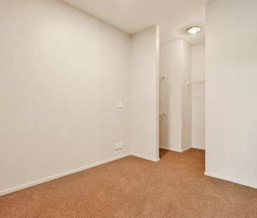 One Bedroom With Tandem Car Park - Photo 1