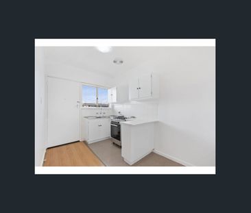 Immaculate Upstairs Unit in Convenient Location - Photo 4