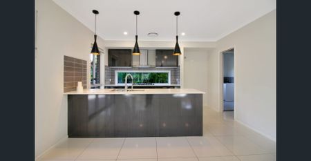 Luxurious Quality Home! - Photo 4