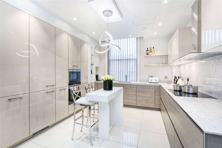 An exceptional and beautifully refurbished two bedroom apartment situated in Knightsbridge. - Photo 4