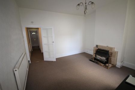 3 bedroom end of terrace house to rent - Photo 2