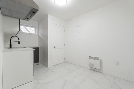 9161 Rue Bayne, #A - Photo 2