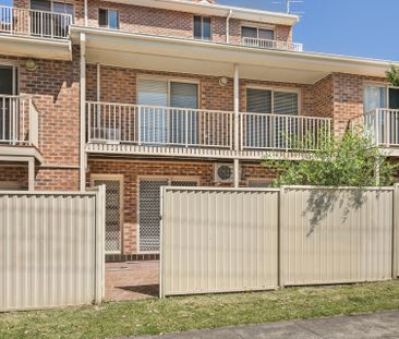 2/20-22 Denison Street, Wollongong NSW 2500, Wollongong - Photo 2