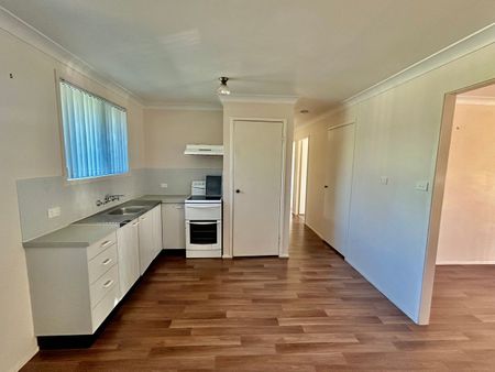 Single level home with 3 bedrooms - Photo 3