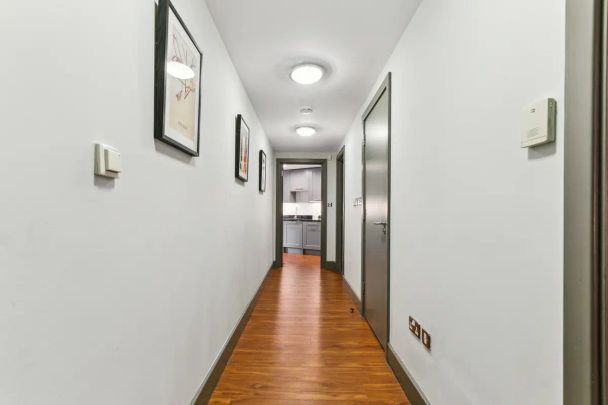 2 bedroom flat in 135 Battersea High Street - Photo 1