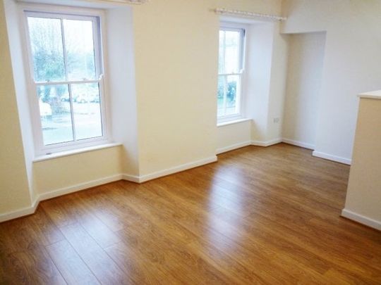 Penzance, Penzance, TR18 - Photo 1