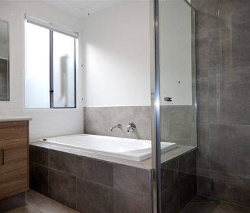 3 Bedroom Modern home in Rothwell - Photo 6