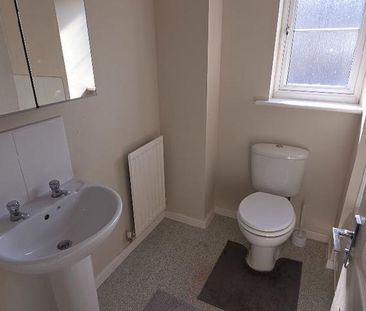 2 bedroom semi-detached house to rent - Photo 2