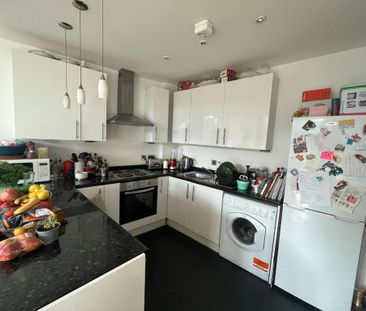 2 bedroom flat to rent - Photo 2