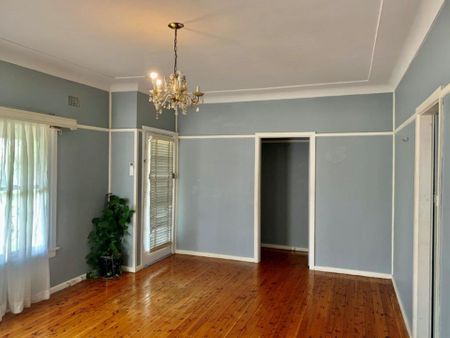 Fully Renovated House - Photo 5