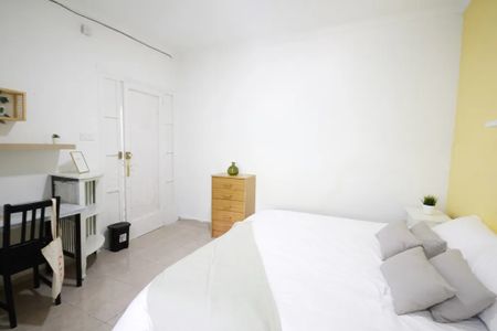 Carrer del Cinca, Barcelona, Catalonia 08030 - Photo 2