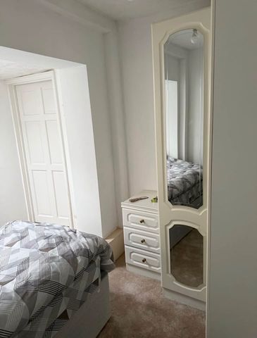 Room in a Shared House, Wheaton Vale, B20 - Photo 5