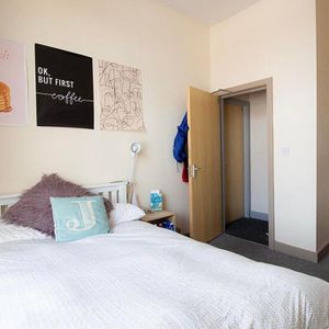 5 bedroom flat to rent - Photo 2