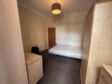 East Parade, Heworth - P10459 - Photo 5