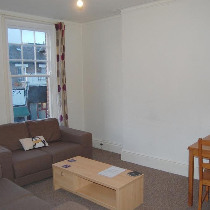 2 bedroom flat to rent - Photo 1